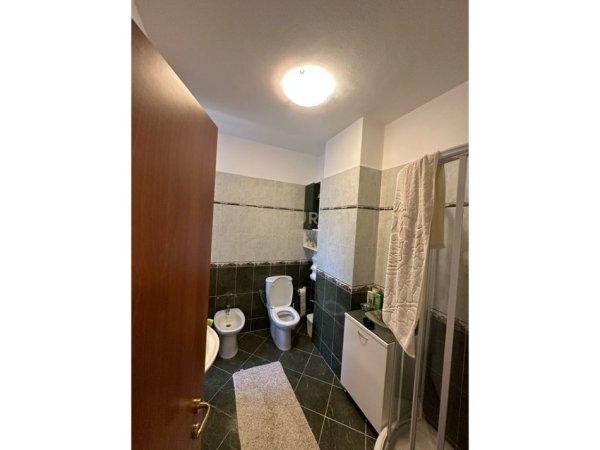 Tirane, jap me qera apartament 1+1 Kati 1, 132 m² 450 € (Fresku)