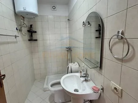 Tirane, jepet me qera apartament 2+1 Kati 6, 94 m² 450 € 