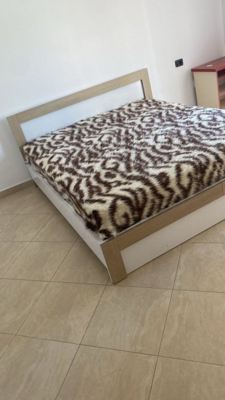 Tirane, jepet me qera apartament 2+1 Kati 3, 75 m² 400 € 