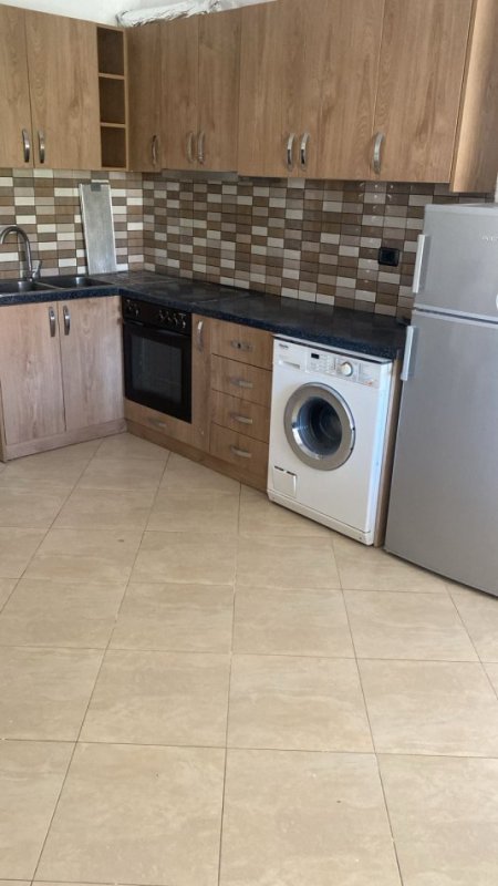 Tirane, jepet me qera apartament 2+1 Kati 3, 75 m² 400 € 