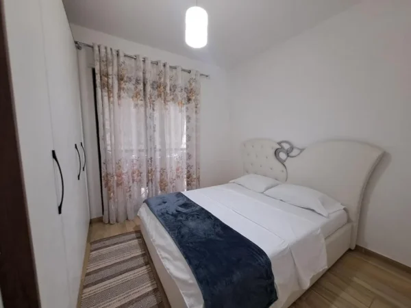 Tirane, jepet me qera apartament 2+1 Kati 1, 85 m² 700 € 