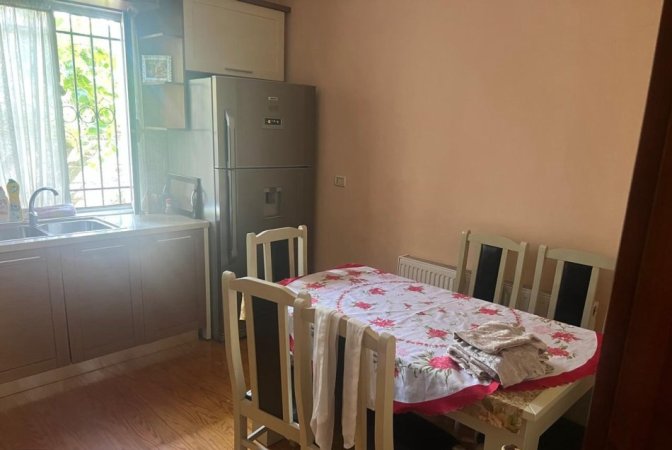 Tirane, jepet me qera apartament 2+1+Ballkon Kati 1, 85 m² 350 € (LAPRAKE)