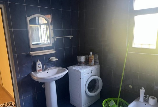Tirane, jepet me qera apartament 2+1+Ballkon Kati 1, 85 m² 350 € (LAPRAKE)