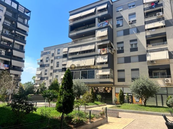 Tirane, jepet me qera apartament 2+1 Kati 3, 118 m² 600 € (Kinostudio, Tiranë)