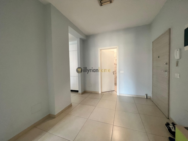 Tirane, jepet me qera apartament 2+1 Kati 3, 118 m² 600 € (Kinostudio, Tiranë)