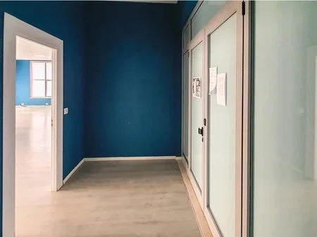 Tirane, jepet me qera ambjent biznesi Kati 2, 240 m² 2.400 € (Rruga Bardhyl)