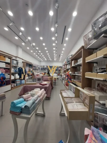 Tirane, jepet me qera dyqan Kati 0, 76 m² 2.000 € (GARDEN BUILDING)