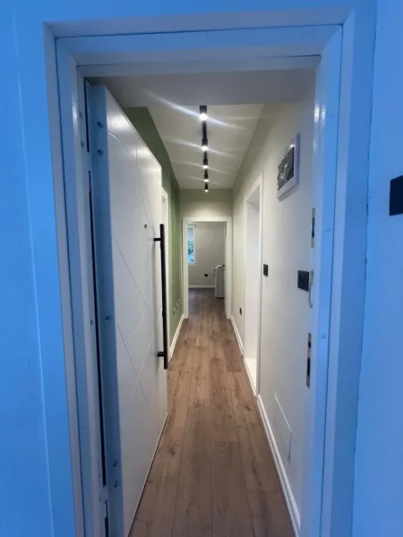 Tirane, shes apartament 1+1 Kati 1, 40 m² 105.000 € (21 dhjetori)