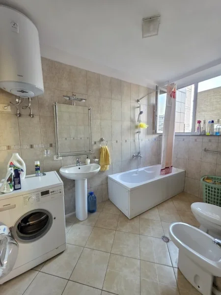 Tirane, jepet me qera apartament , 85 m² 550 € 