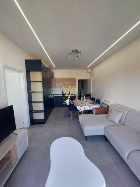 Tirane, jepet me qera apartament 1+1+Ballkon Kati 7, 80 m² 800 € (GARDEN BUILDING)