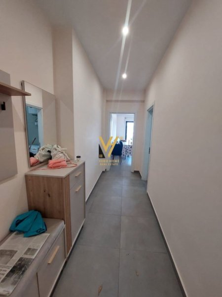 Tirane, jepet me qera apartament 1+1+Ballkon Kati 7, 80 m² 800 € (GARDEN BUILDING)