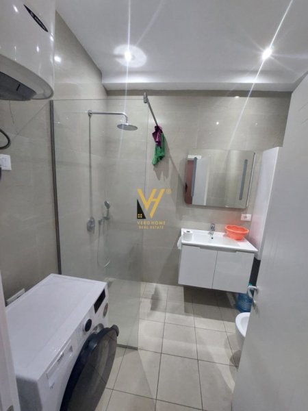 Tirane, jepet me qera apartament 1+1+Ballkon Kati 7, 80 m² 800 € (GARDEN BUILDING)