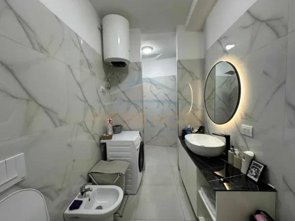 Tirane, jepet me qera apartament 2+1 Kati 9, 105 m² 600 € 