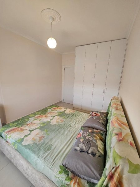 Tirane, jepet me qera apartament 2+1+Ballkon Kati 4, 96 m² 450 € 