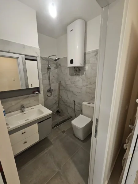 Tirane, jepet me qera apartament 2+1+Ballkon Kati 4, 96 m² 450 € 