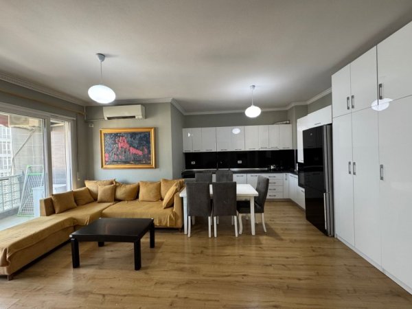 Tirane, jepet me qera apartament 2+1+Aneks+Ballkon Kati 4, 120 m² 1.000 € (Komuna Parisit)