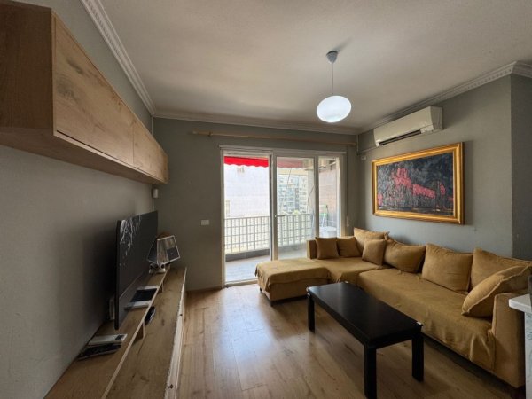 Tirane, jepet me qera apartament 2+1+Aneks+Ballkon Kati 4, 120 m² 1.000 € (Komuna Parisit)
