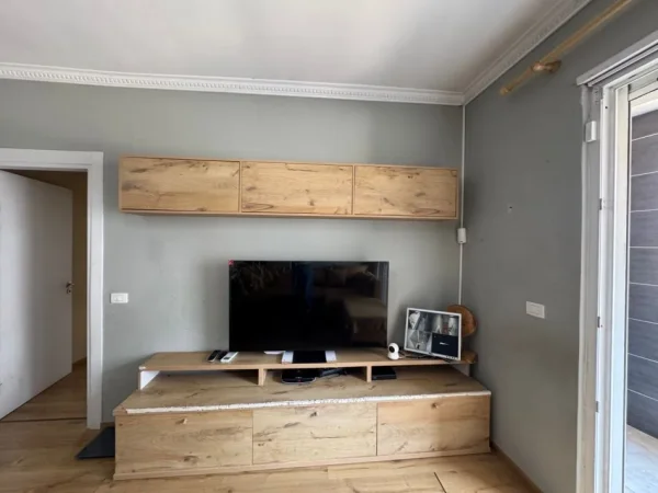Tirane, jepet me qera apartament 2+1+Aneks+Ballkon Kati 4, 120 m² 1.000 € (Komuna Parisit)