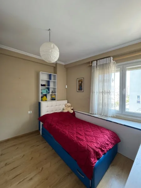 Tirane, jepet me qera apartament 2+1+Aneks+Ballkon Kati 4, 120 m² 1.000 € (Komuna Parisit)