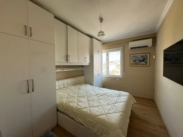 Tirane, jepet me qera apartament 2+1+Aneks+Ballkon Kati 4, 120 m² 1.000 € (Komuna Parisit)