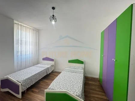 Tirane, jepet me qera apartament 2+1 Kati 1, 105 m² 500 € 