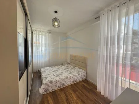 Tirane, jepet me qera apartament 2+1 Kati 1, 105 m² 500 € 