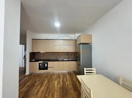 Tirane, jepet me qera apartament 2+1 Kati 1, 105 m² 500 € 