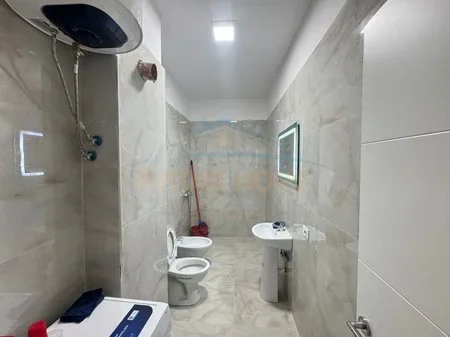 Tirane, jepet me qera apartament 2+1 Kati 1, 105 m² 500 € 