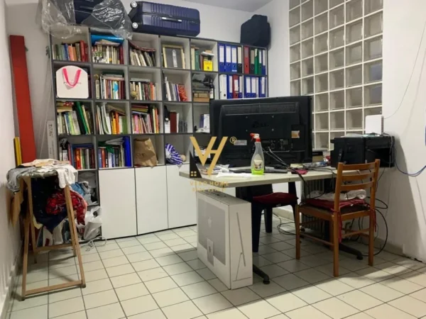 Tirane, jepet me qera apartament 3+1+Ballkon Kati 3, 125 m² 1.200 € (LIQENI ARTIFICIAL)