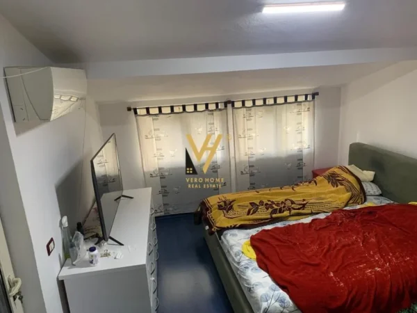 Tirane, jepet me qera apartament 3+1+Ballkon Kati 3, 125 m² 1.200 € (LIQENI ARTIFICIAL)