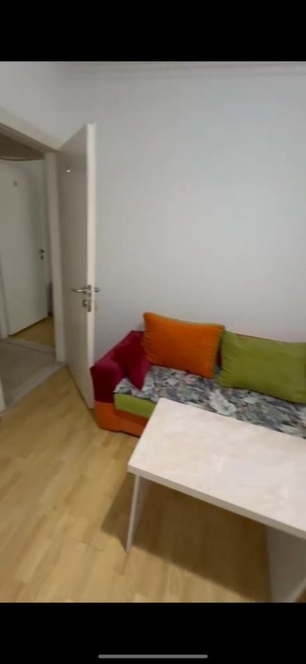 Tirane, jepet me qera apartament 1+1 Kati 2, 75 m² 250 € 