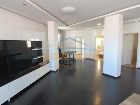 Tirane, jepet me qera apartament 3+1 Kati 4, 180 m² 1.500 € 