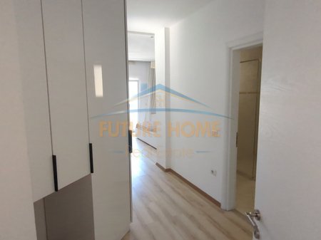 Tirane, jepet me qera apartament 3+1 Kati 4, 180 m² 1.500 € 
