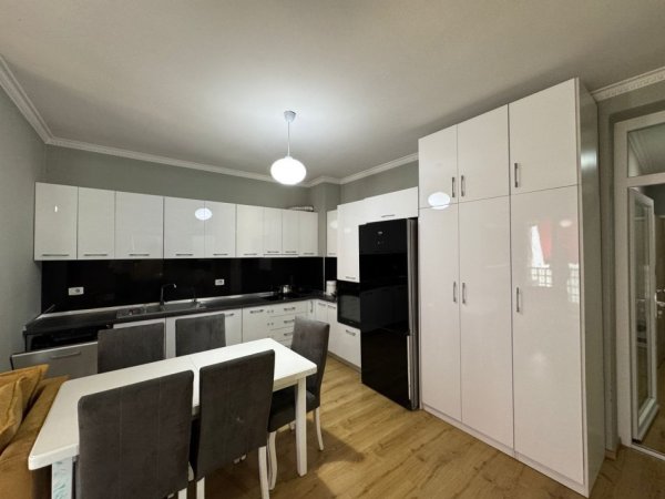 Tirane, shitet apartament 2+1+Ballkon Kati 4, 90 m² (Komuna e Parisit)