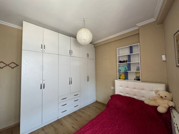 Tirane, shitet apartament 2+1+Ballkon Kati 4, 90 m² (Komuna e Parisit)
