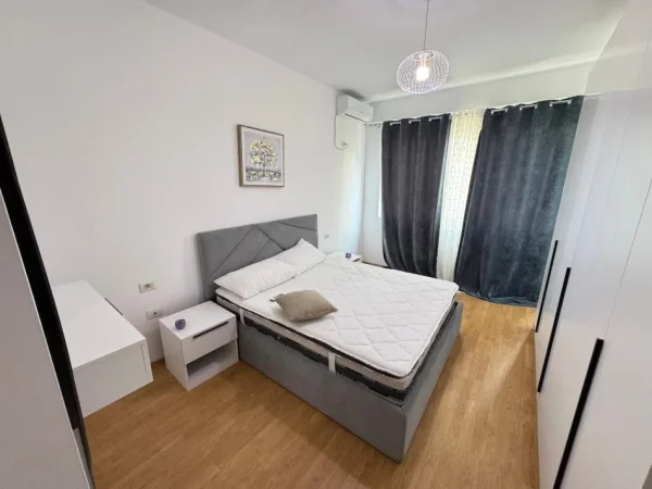 Tirane, jepet me qera apartament 2+1 Kati 3, 96 m² 650 € (Kompleksi Fz)