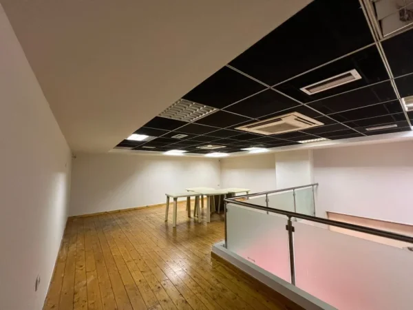 Tirane, jepet me qera zyre Kati 1, 46 m² 600 € 