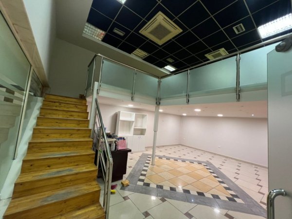 Tirane, jepet me qera zyre Kati 1, 46 m² 600 € 