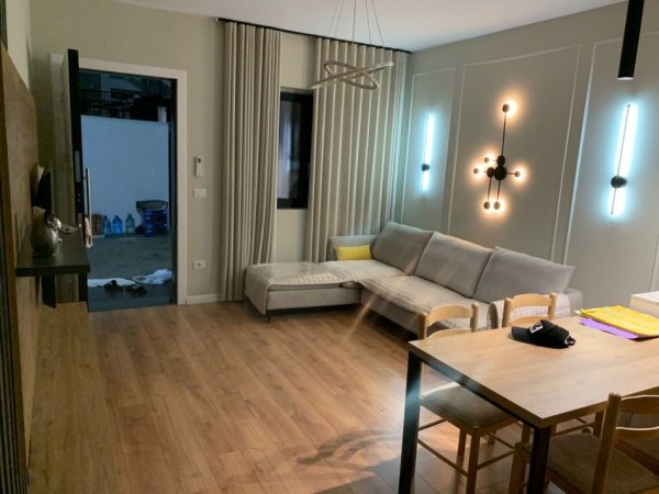 Tirane, jepet me qera shtepi 1+1 Kati 1, 70 m² 500 € (Hipoteka ,Rruga Panorama)