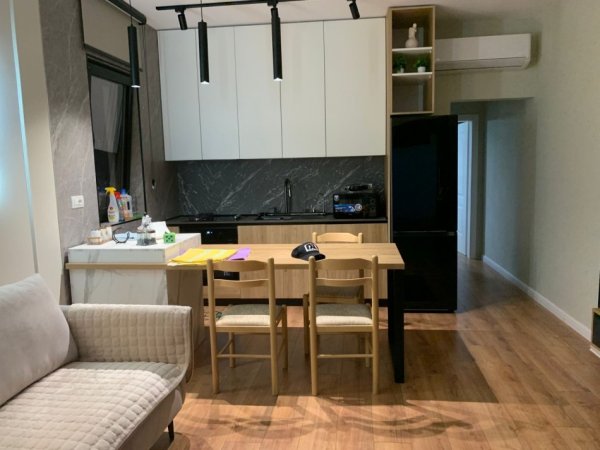 Tirane, jepet me qera shtepi 1+1 Kati 1, 70 m² 500 € (Hipoteka ,Rruga Panorama)