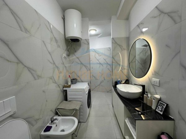 Tirane, jepet me qera apartament 2+1 Kati 9, 105 m² 600 € (Unaza e Re)