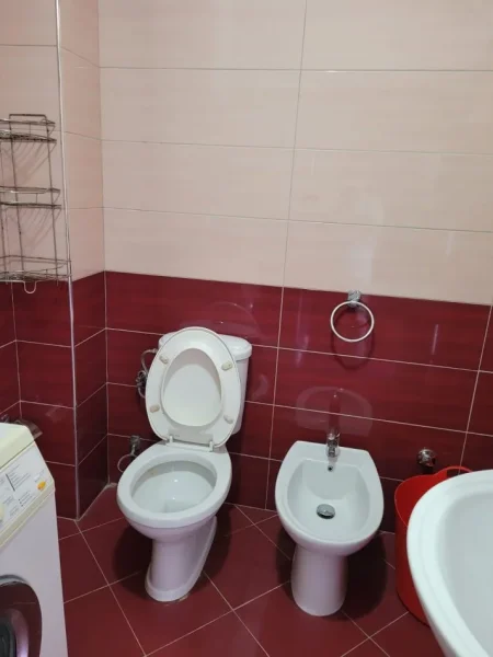 Tirane, jepet me qera Hyrje 1+1+Balkon ne Vile private Kati 3, 85 m² (Selite) 35.000 Leke/Muaj