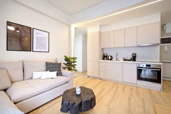 Tirane, jepet me qera apartament 1+1+Ballkon Kati 2, 70 m² 750 € (bulevardi zogu i pare)