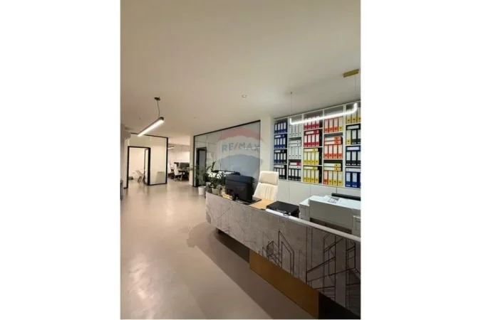 Tirane, jepet me qera zyre, Kati 5, 140 m² 2.000 € (530391004-333)