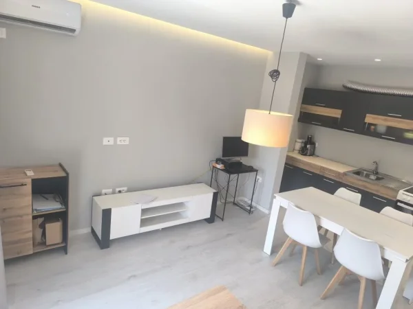 Tirane, shes apartament 1+1 Kati 3, 165.000 € (Rruga thanas ziko)