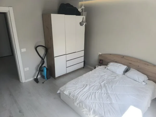 Tirane, shes apartament 1+1 Kati 3, 165.000 € (Rruga thanas ziko)