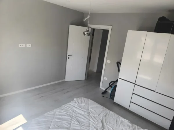 Tirane, shes apartament 1+1 Kati 3, 165.000 € (Rruga thanas ziko)