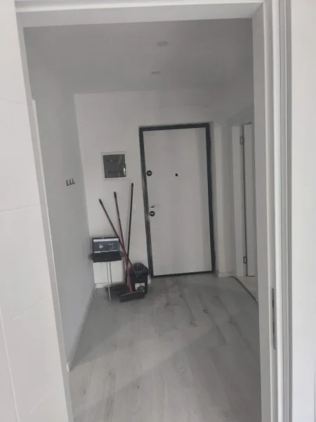 Tirane, shes apartament 1+1 Kati 3, 165.000 € (Rruga thanas ziko)