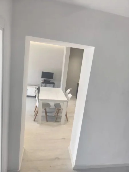 Tirane, shes apartament 1+1 Kati 3, 165.000 € (Rruga thanas ziko)