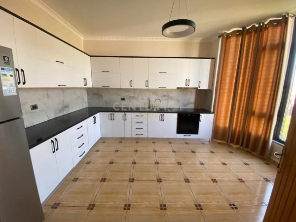 Tirane, jepet me qera Vile 3 Katshe Kati 1, 202 m² 1.200 € 